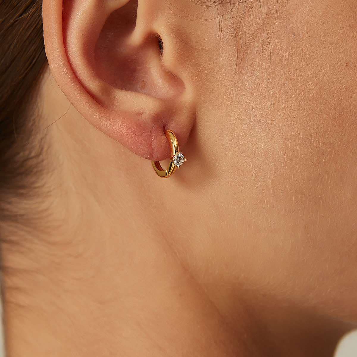 Boucle d'oreille diamant doré