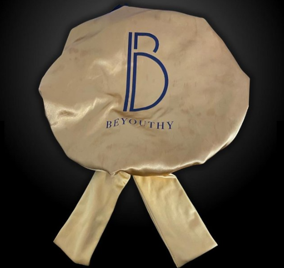 Bonnet en satin ajustable