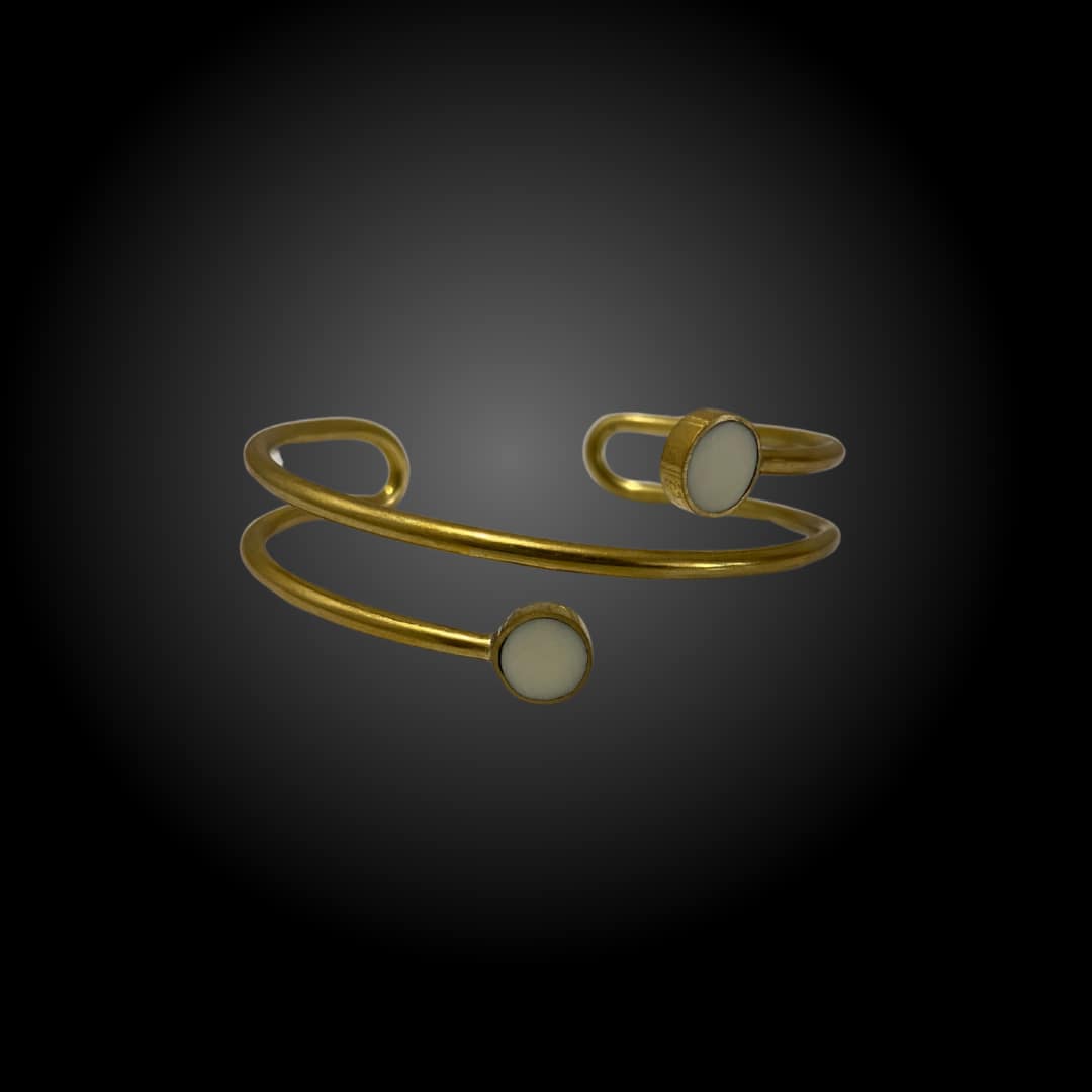 Ensemble boucle d'oreilles et bracelet blanc