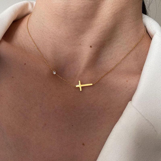Pendentif croix et diamant doré