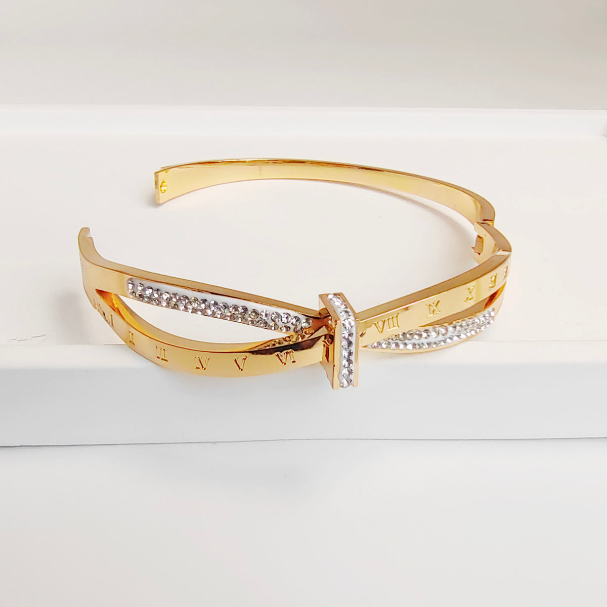 Bracelet argenté avec diamant et chiffre romain