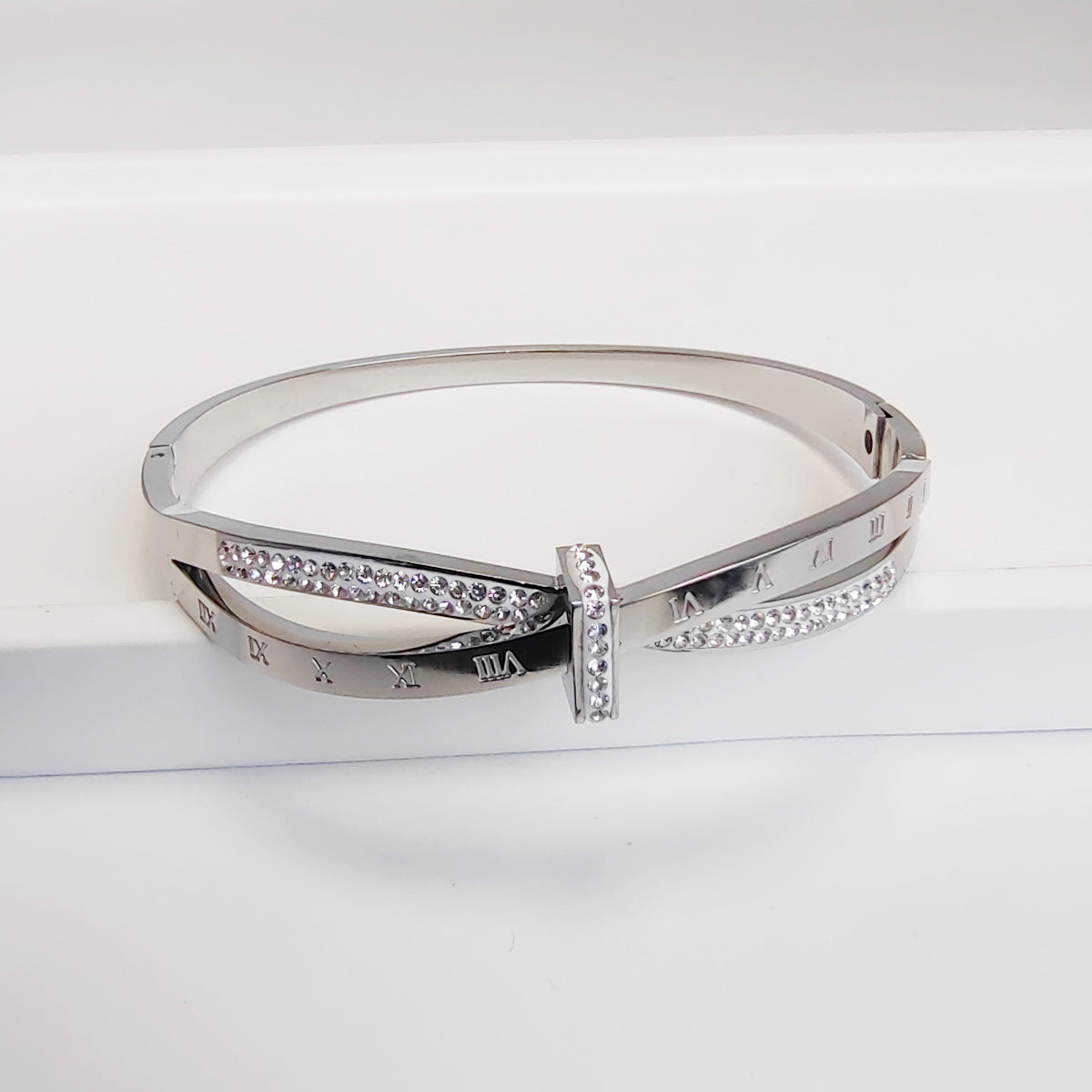 Bracelet argenté avec diamant et chiffre romain