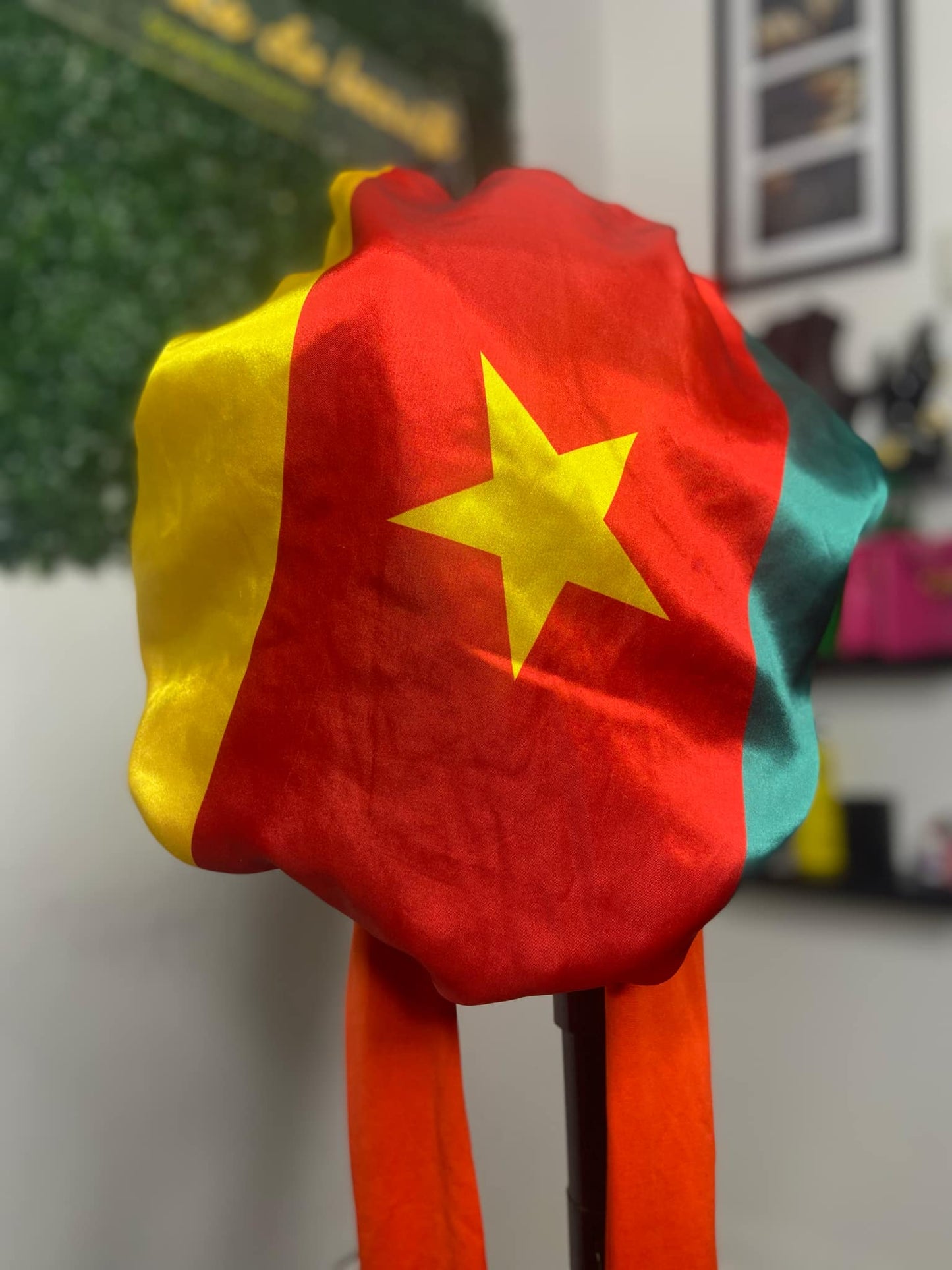 Bonnet en satin ajustable Afrique