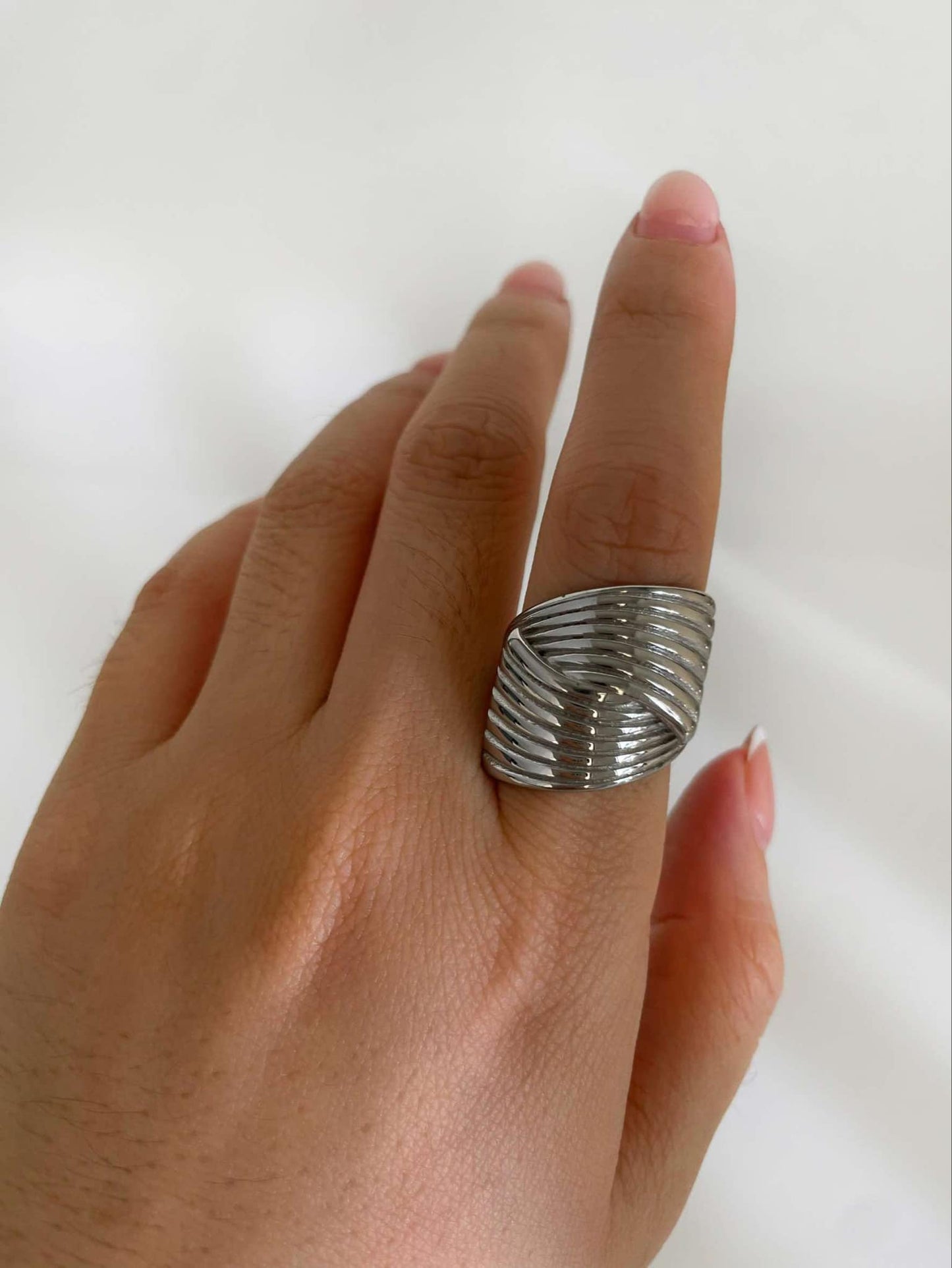 Bague argenté vintage et avant-gardiste